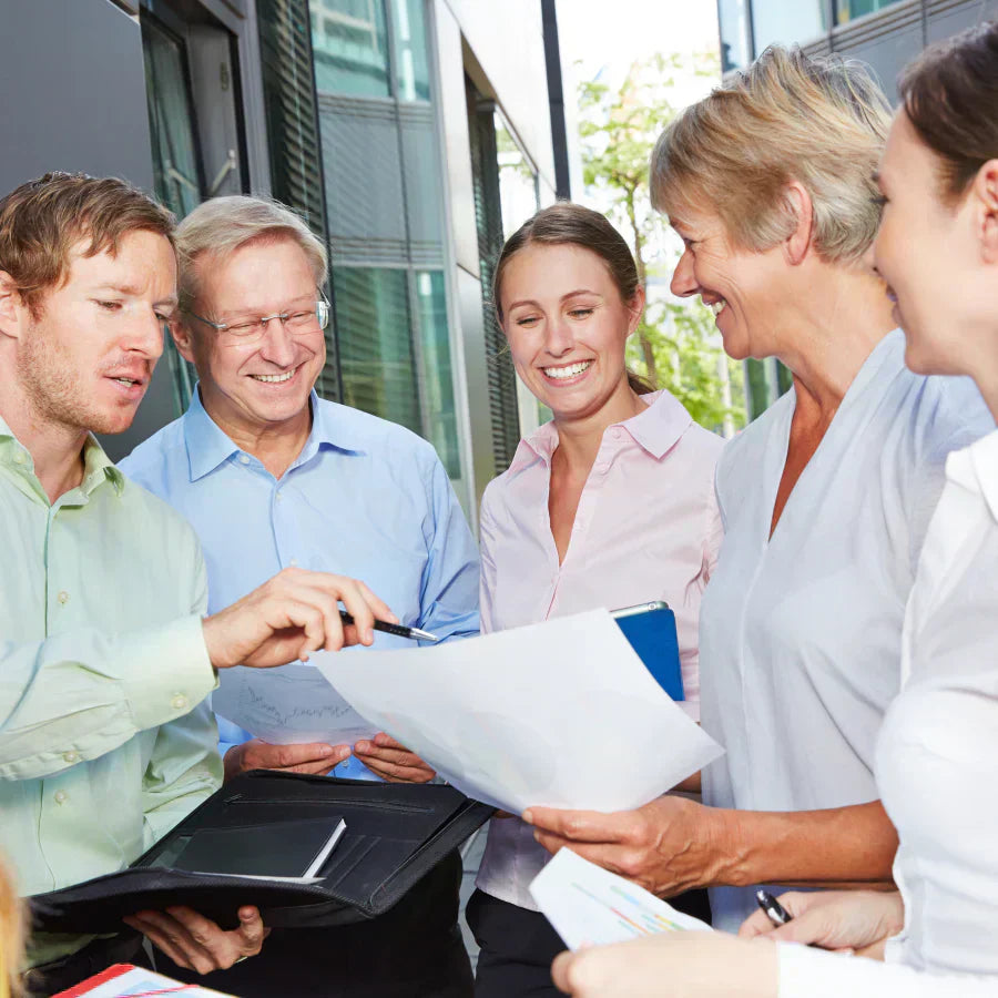 Daily stand-up meeting best practices—quick, focused check-ins that remove blockers and improve team alignment.
